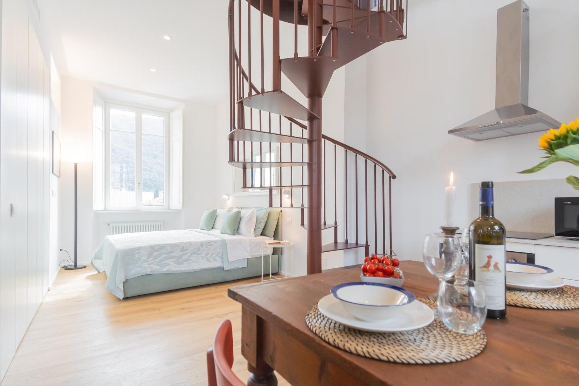 Rooftop Nest In Center By Rent Côme