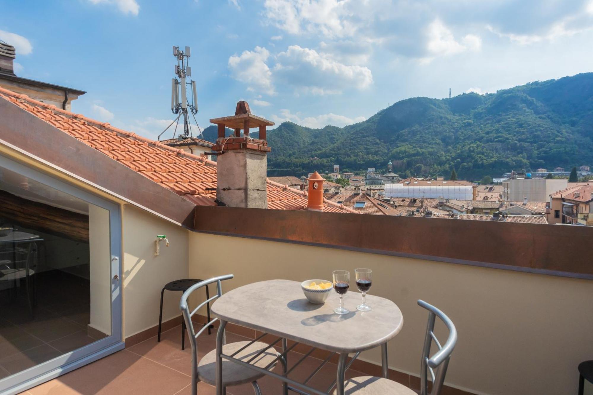 Rooftop Nest In Center By Rent Apartment Como