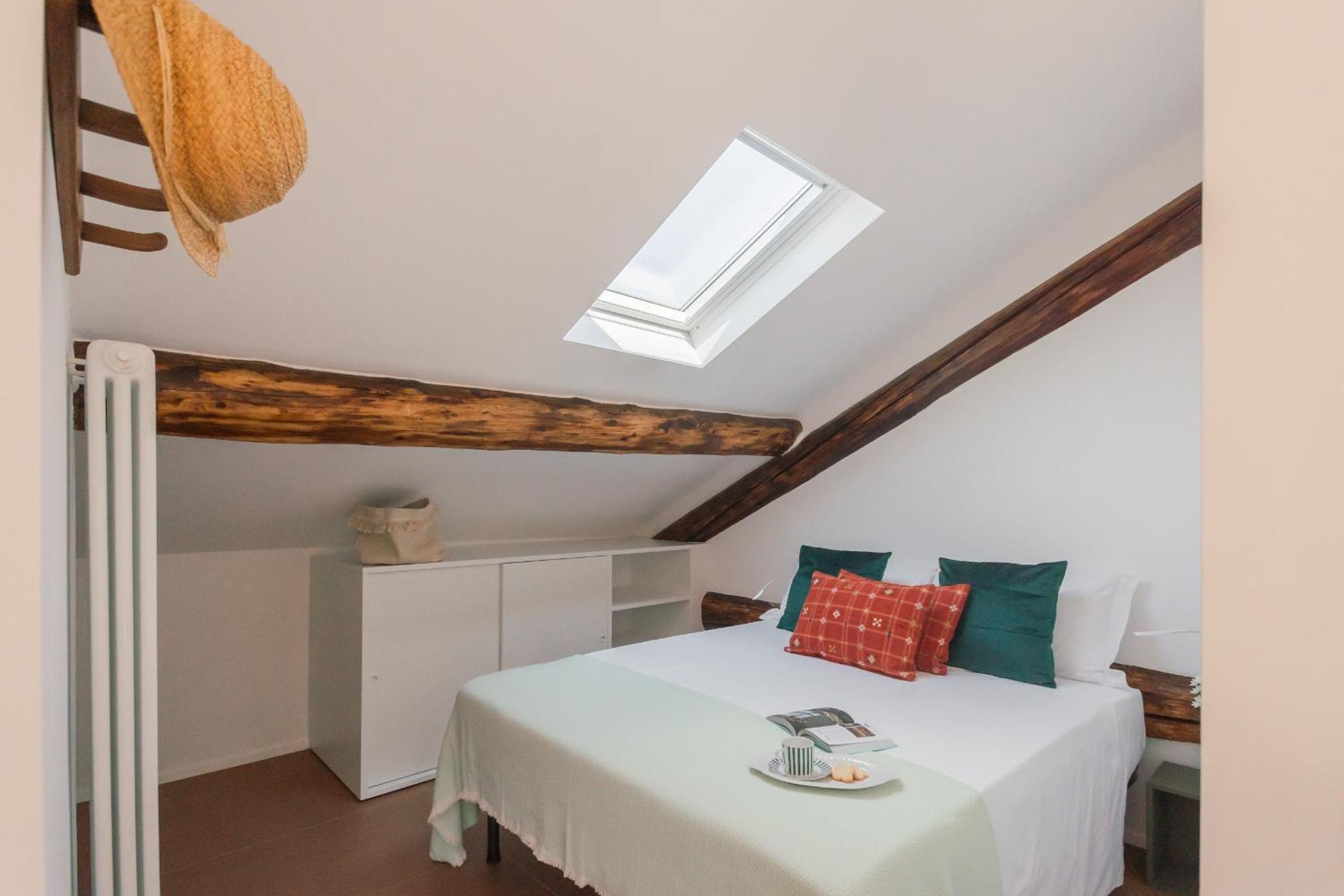 Rooftop Nest In Center By Rent Apartment