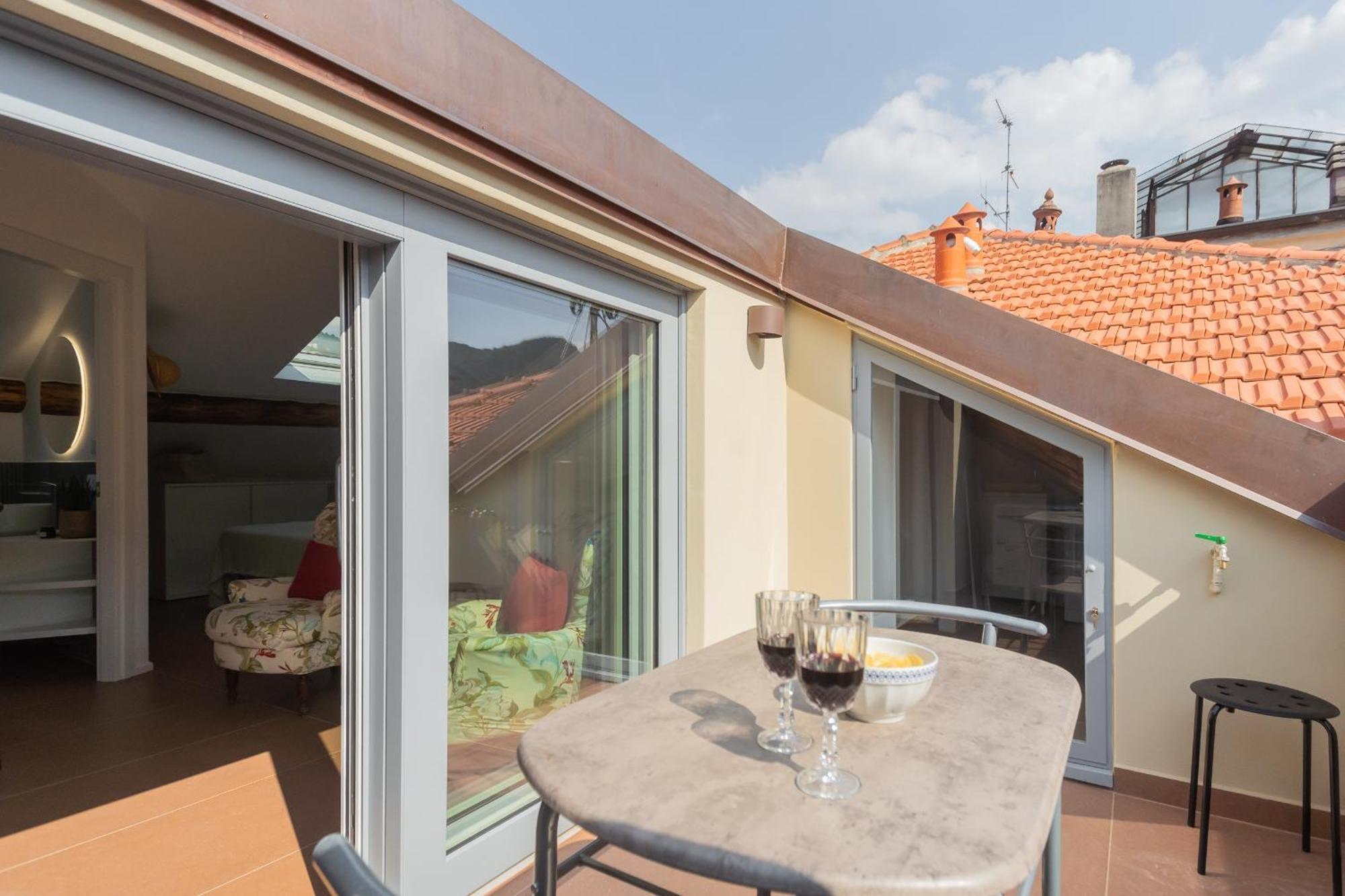 Rooftop Nest In Center By Rent Como